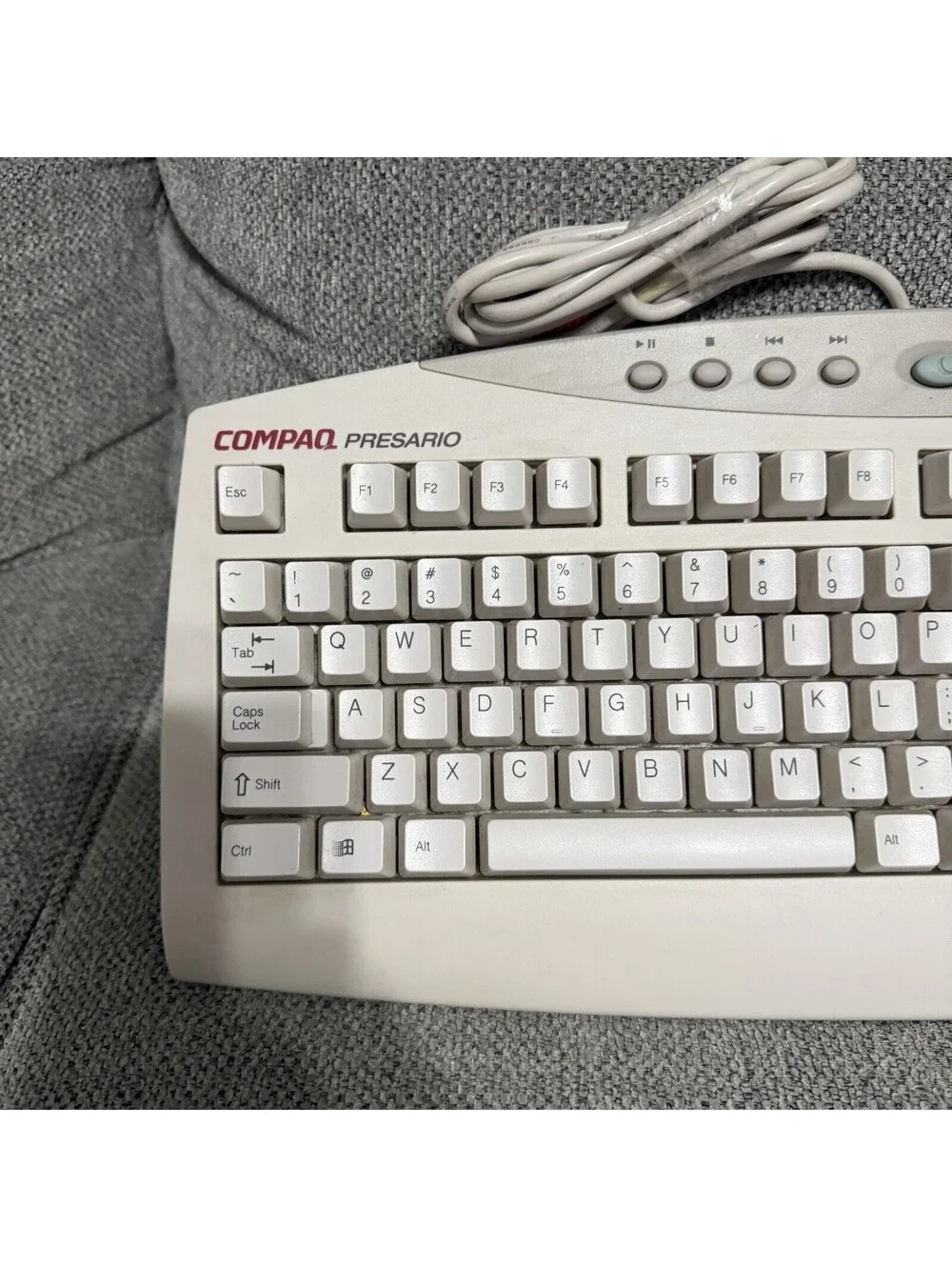 VTG Compaq Presario Wired Multimedia Keyboard SK-2700 Beige